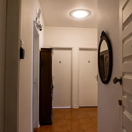 Aconchego De Quartos No Centro De *