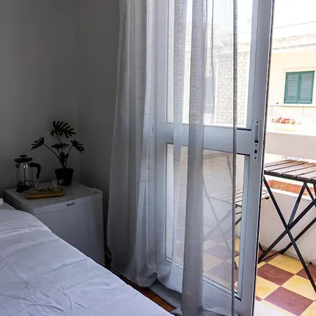 Aconchego De Quartos No Centro De *