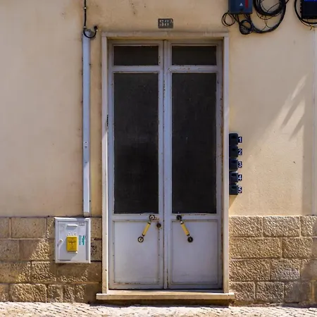 Aconchego De Quartos No Centro De Faro